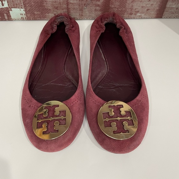 Tory Burch Burgundy Flats with Gold Logo - Picture 2 of 14
